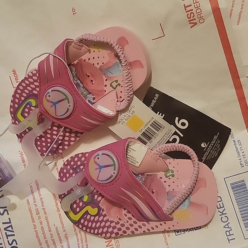 TROLLS LIGHTED FOOTWEAR SIZE 5/6 - Picture 2 of 12